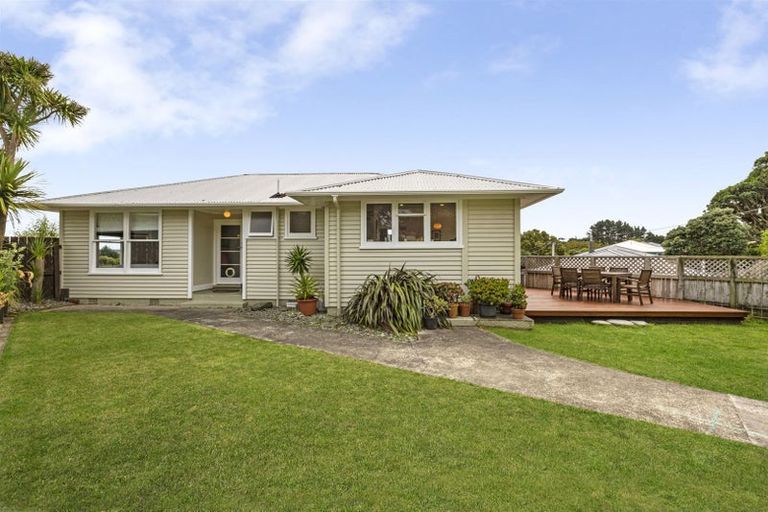 Photo of property in 42 Downes Street, Titahi Bay, Porirua, 5022