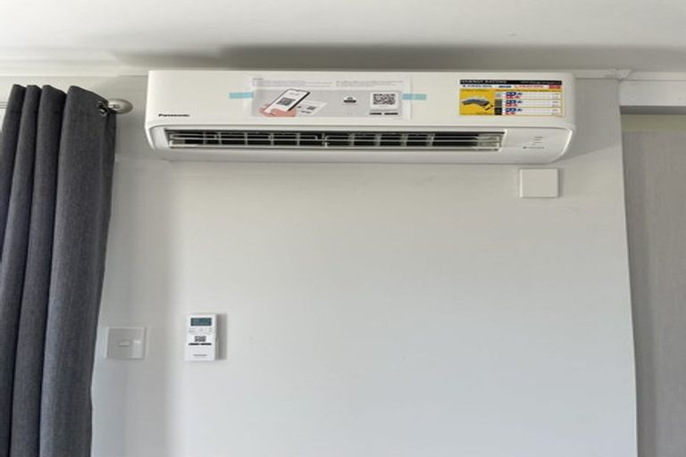 Photo of property in 1/4 Pemberton Avenue, Bayview, Auckland, 0629