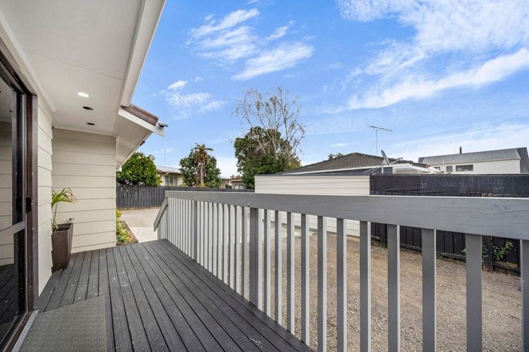 Photo of property in 2/33 Seaward Place, Wattle Downs, Auckland, 2103