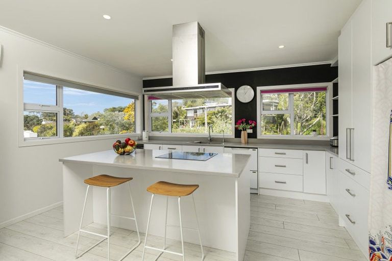 Photo of property in 90 Matipo Road, Mairangi Bay, Auckland, 0630