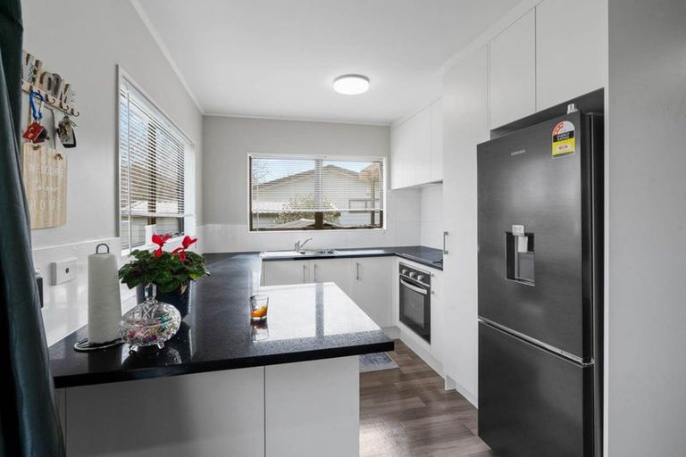 Photo of property in 1/11 Blackgate Place, Weymouth, Auckland, 2103