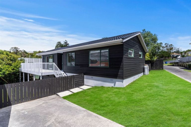 Photo of property in 26 Loughanure Place, Massey, Auckland, 0614