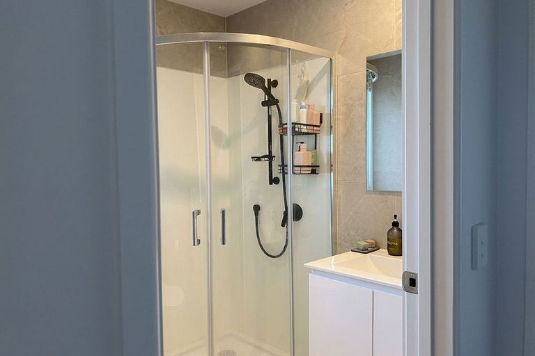 Photo of property in 3/128 Onewa Road, Northcote, Auckland, 0627