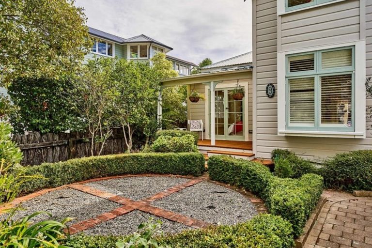 Photo of property in 9 Mahoe Street, Eastbourne, Lower Hutt, 5013