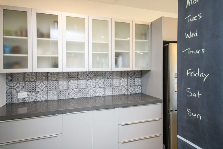 Photo of property in 10 Mediterranean Grove, Fitzherbert, Palmerston North, 4410