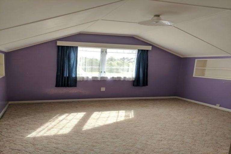 Photo of property in 976 East Coast Road, Northcross, Auckland, 0632