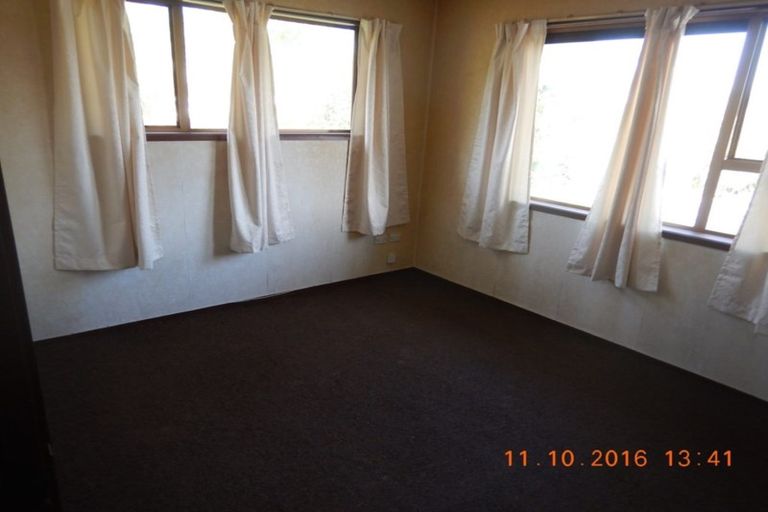 Photo of property in 2/9 Seaton Road, Murrays Bay, Auckland, 0630