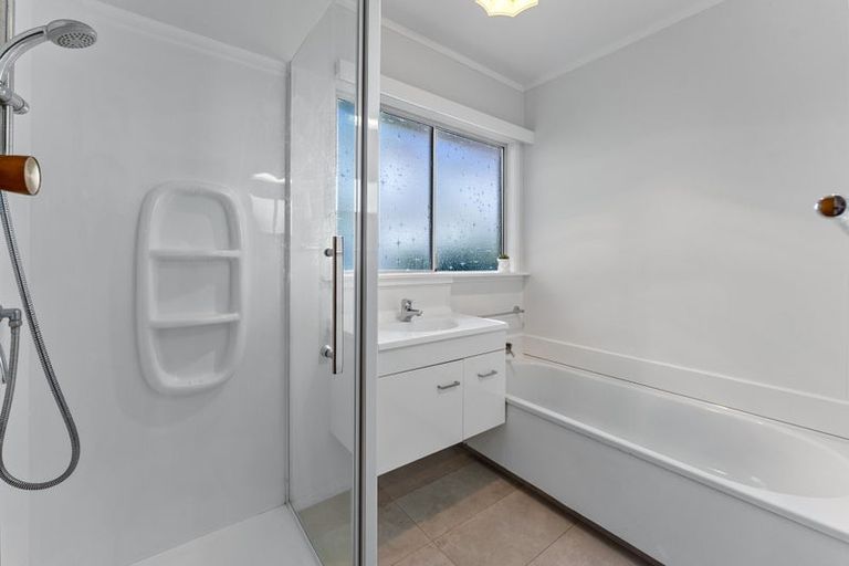 Photo of property in 2/3 Holt Avenue, Torbay, Auckland, 0630