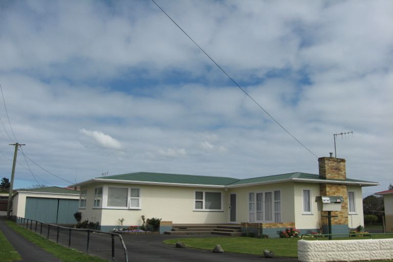 Photo of property in 42 Hadfield Crescent, College Estate, Whanganui, 4500