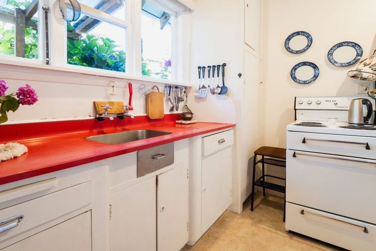 Photo of property in 4 Watson Street, Akaroa, 7520