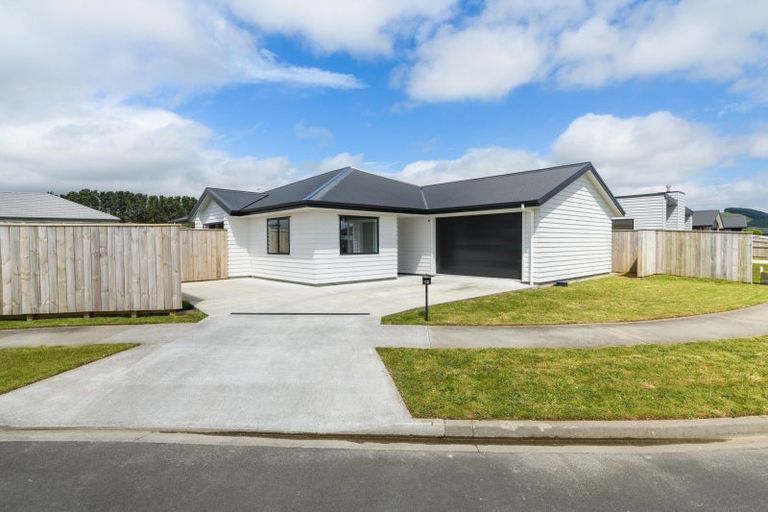 Photo of property in 12 Corsica Court, Fitzherbert, Palmerston North, 4410