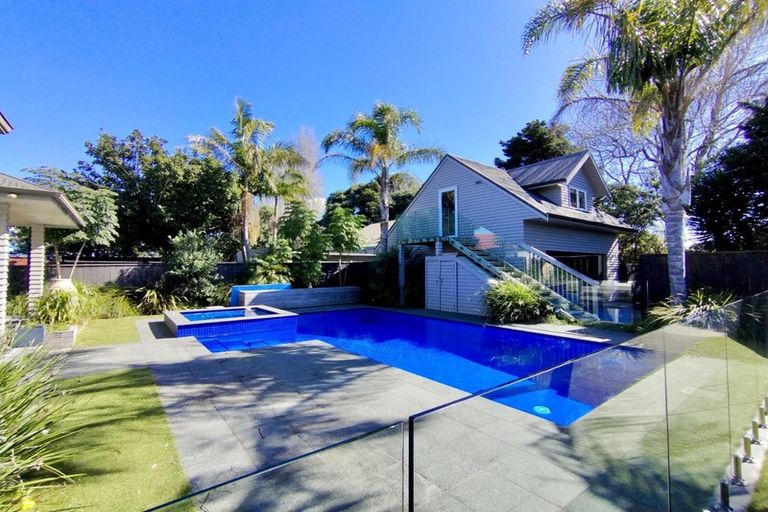 Photo of property in 1/36 Lake Pupuke Drive, Takapuna, Auckland, 0622