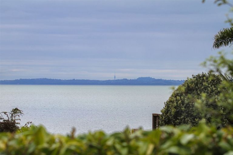 Photo of property in 25 Crispe Road, Clarks Beach, 2122