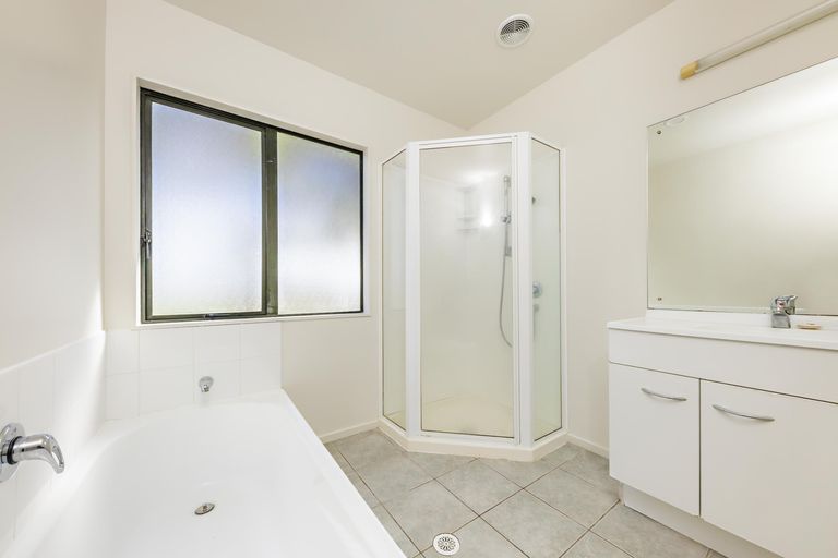 Photo of property in 1/3 Orwell Road, Greenhithe, Auckland, 0632