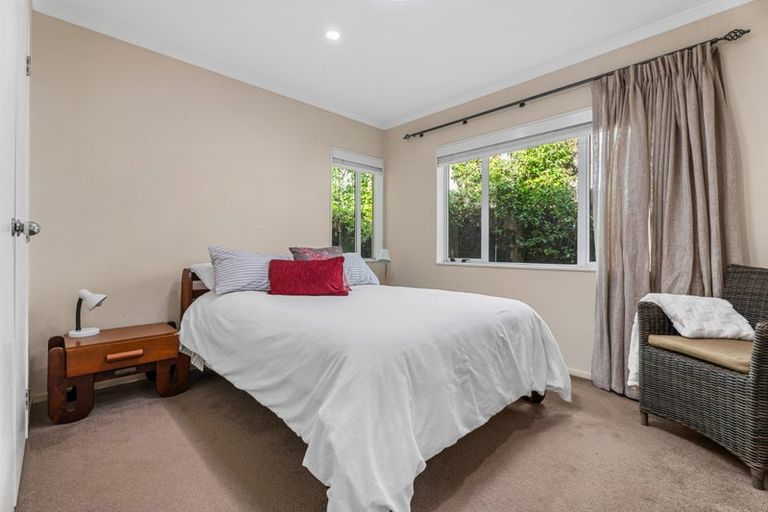 Photo of property in 31 Gillett Place, Botany Downs, Auckland, 2014