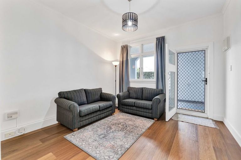 Photo of property in Devonport Apartments, 23/127 Saint Aubyn Street, New Plymouth, 4310