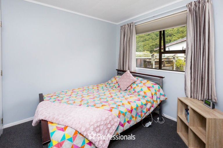 Photo of property in 2/6 Gemstone Drive, Birchville, Upper Hutt, 5018