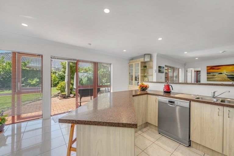 Photo of property in 16 Bronte Place, Somerville, Auckland, 2014