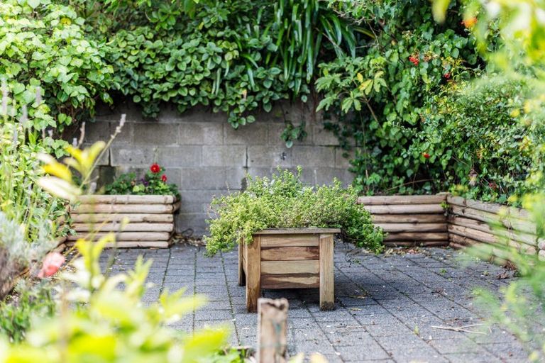 Photo of property in 5 Christina Grove, Normandale, Lower Hutt, 5010