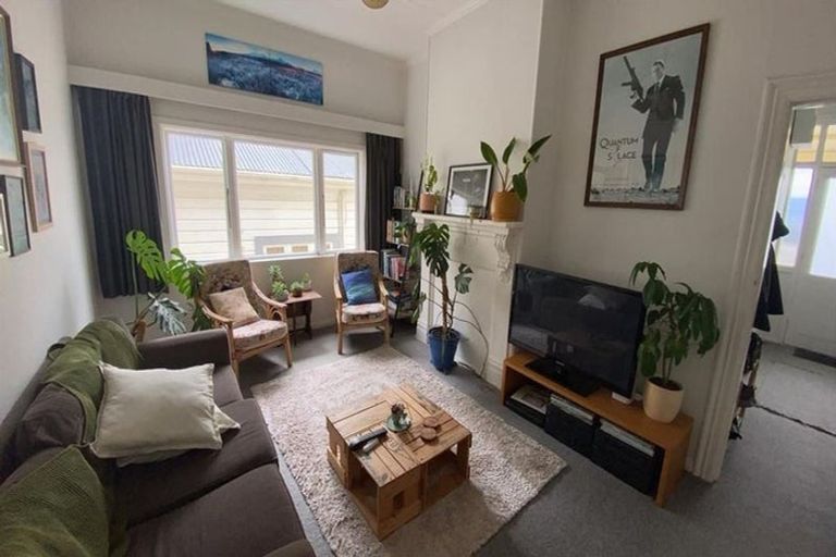 Photo of property in 38 Sugarloaf Road, Brooklyn, Wellington, 6021