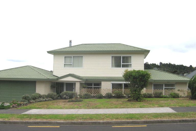 Photo of property in 2 Redfern Lane, Glenfield, Auckland, 0629