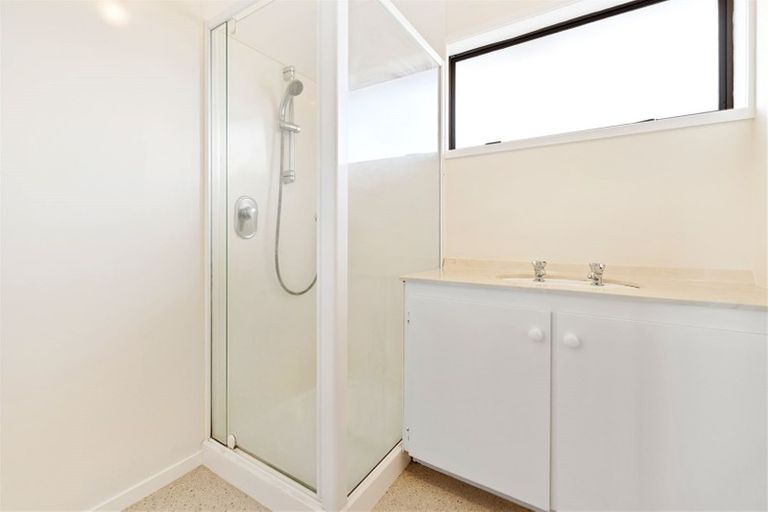 Photo of property in 2/16 Denver Avenue, Sunnyvale, Auckland, 0612