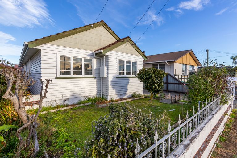 Photo of property in 13 Cradock Street, South New Brighton, Christchurch, 8062