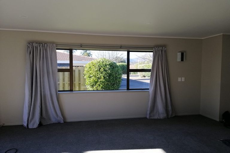 Photo of property in 2/7 Kathleen Place, Rainbow Point, Taupo, 3330