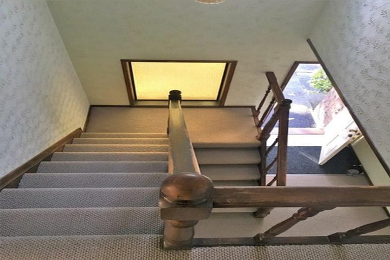 Photo of property in 2 Yarra Place, Botany Downs, Auckland, 2010