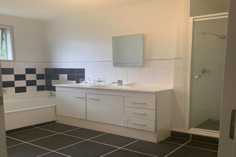 Photo of property in 156 Lynn Road, Bayview, Auckland, 0629