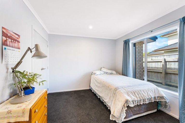 Photo of property in 38 Resolution Drive, Whitby, Porirua, 5024