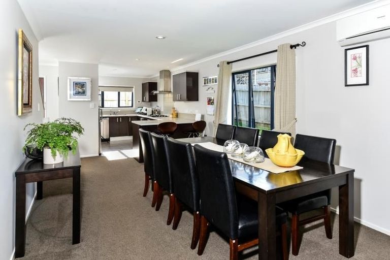 Photo of property in 14 Sonoma Crescent, Oteha, Auckland, 0632
