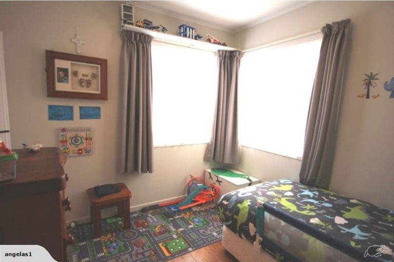 Photo of property in 44 Amberley Avenue, Te Atatu South, Auckland, 0610