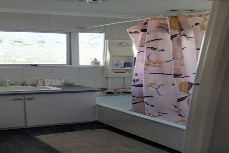 Photo of property in 24 Maire Street, Inglewood, 4330