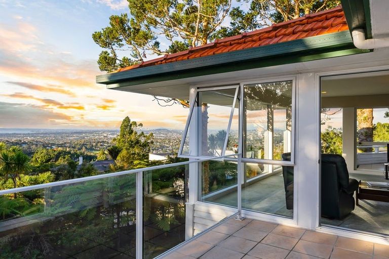 Photo of property in 42 Rangiwai Road, Titirangi, Auckland, 0604