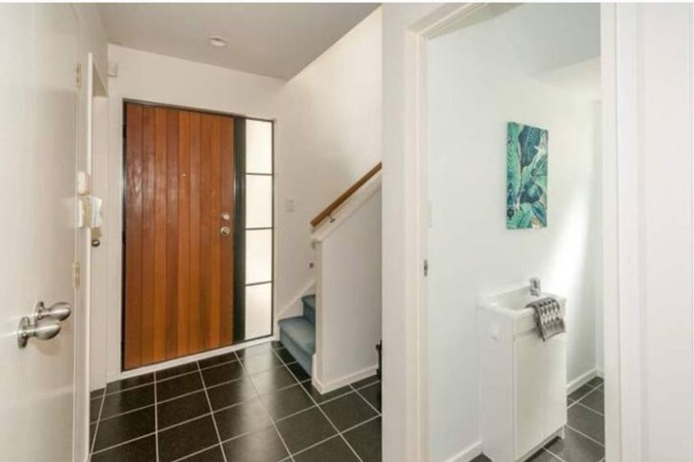 Photo of property in 4/12 Herons Way, Northcote, Auckland, 0627