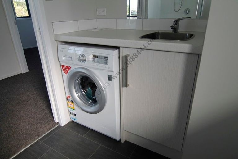 Photo of property in 104 Bowhill Road, New Brighton, Christchurch, 8083