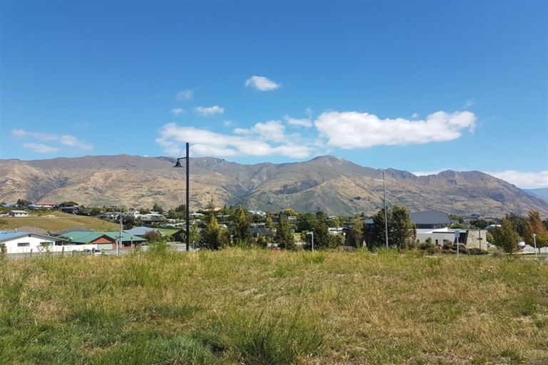 Photo of property in 16 Tuke Lane, Wanaka, 9305