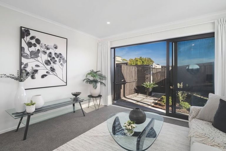 Photo of property in 1 Tuhono Lane, Northcote, Auckland, 0627