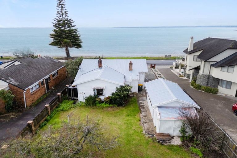 Photo of property in 9 The Esplanade, Eastern Beach, Auckland, 2012