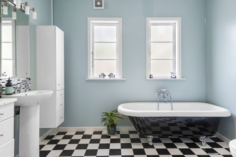 Photo of property in 110 Grafton Road, Roseneath, Wellington, 6011