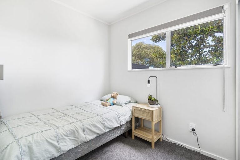 Photo of property in 2/2 Hatherley Place, Clendon Park, Auckland, 2103