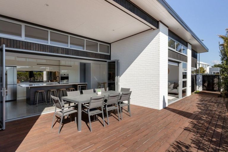 Photo of property in 2 Makura Drive, Papamoa Beach, Papamoa, 3118