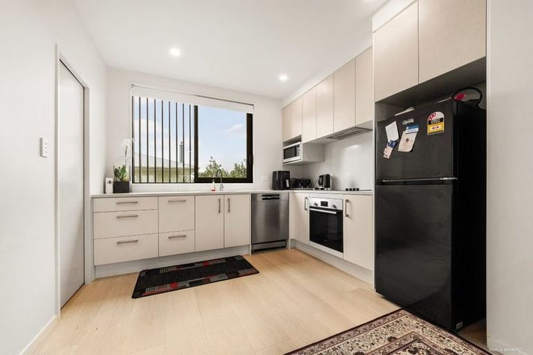 Photo of property in 5/2 Moor Avenue, Te Atatu Peninsula, Auckland, 0610