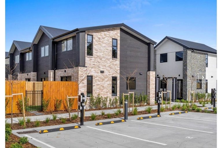 Photo of property in 11/10 Fathom Place, Te Atatu Peninsula, Auckland, 0610