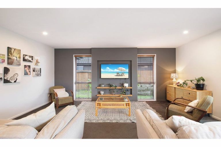 Photo of property in 8 Polish Settlers Place, Marshland, Christchurch, 8083