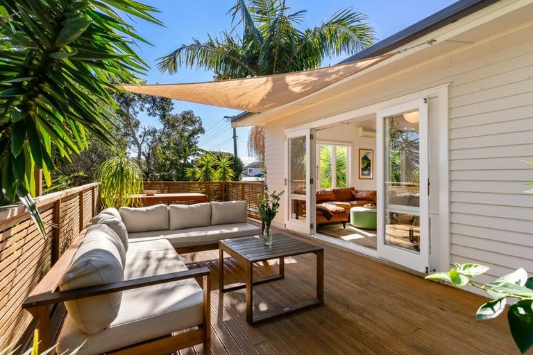 Photo of property in 1/16a Bardia Street, Belmont, Auckland, 0622