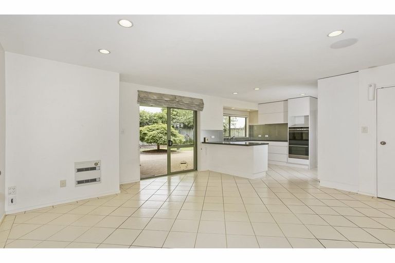 Photo of property in 9 Len Garlick Place, Pahurehure, Papakura, 2113