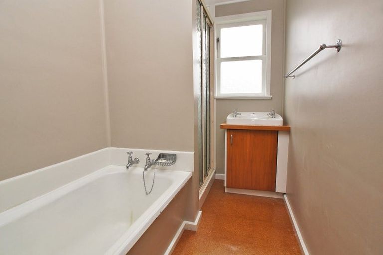 Photo of property in 8 Sare Crescent, Fairfield, Hamilton, 3214