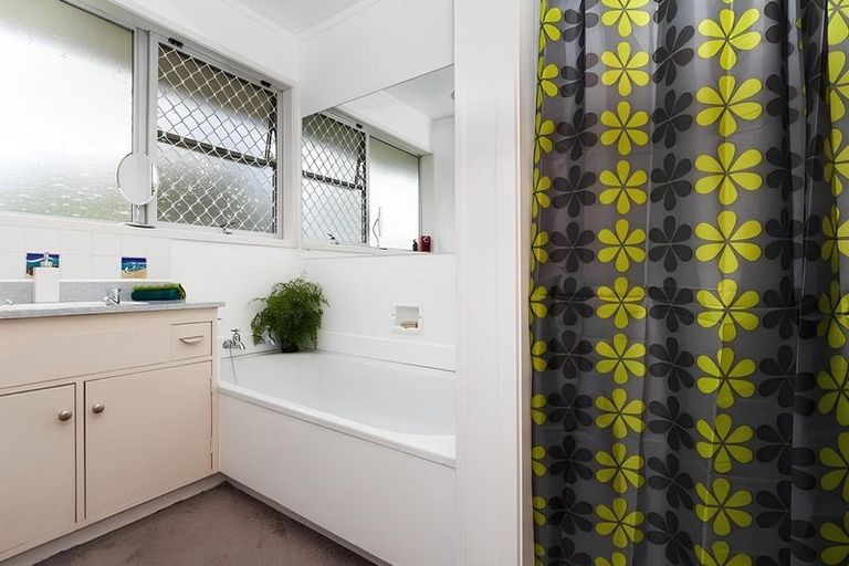 Photo of property in 1/3 Kiwi Esplanade, Mangere Bridge, Auckland, 2022